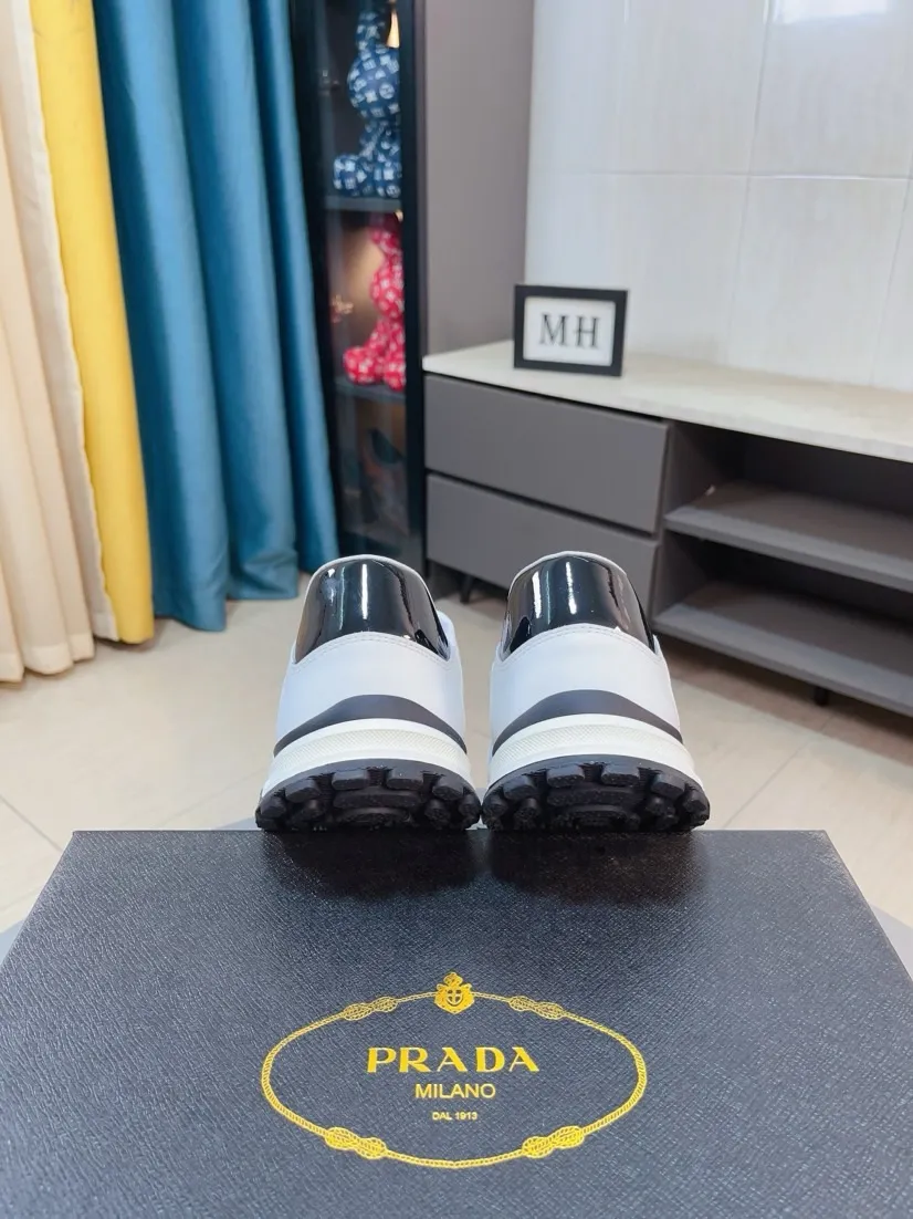 Men's shoes 💰420🌹🌹High-quality new Prada counters are launched simultaneously. The new men's shoes and 😘fabrics are selected from imported mesh and glue-spraying technology. Imported cowhide lining. 👍🏿High-end☄️Open-molded non-slip rubber outsole, exquisite lines, simple and elegant, comfortable and high-end for leisure travel. Code number: 38 to 44